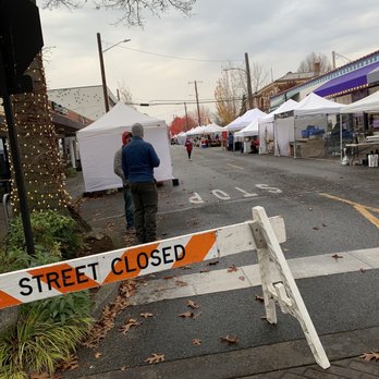 Edmonds Saturday Market - Street set-up a few minutes before 9:00 a.m. on Saturday 9 November 2024. - Farmers Market Near Me - Edmonds, Washington Edmonds Saturday Market - Street set-up a few minutes before 9:00 a.m. on Saturday 9 November 2024. - Farmers Market Near Me - Edmonds, Washington