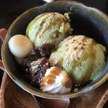 Akira Japanese Restaurant - Green tea ice cream with Mochi and azuki beans - Japanese Near Me - Honolulu, Hawaii