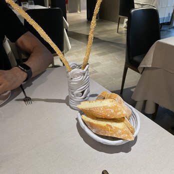 Valí Restaurant - Bread with sticks - Restaurants Near Me - Campione d'Italia, Colorado Valí Restaurant - Bread with sticks - Restaurants Near Me - Campione d'Italia, Colorado