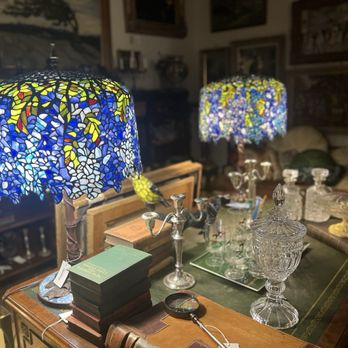 The Brass Alligator - Tiffany style Wisteria lamps - Antiques Near Me - Clayton, Missouri