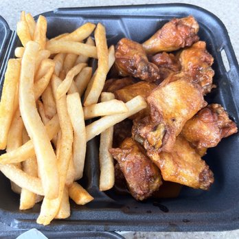 Salem's Fresh Eats - 10 Pieces Buffalo Wings - Seafood Near Me - Tampa, Florida Salem's Fresh Eats - 10 Pieces Buffalo Wings - Seafood Near Me - Tampa, Florida