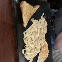 Holly J's Bar & Grill - Fettuccine Alfredo