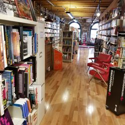 Librairie Bertrand - Beautiful book shop