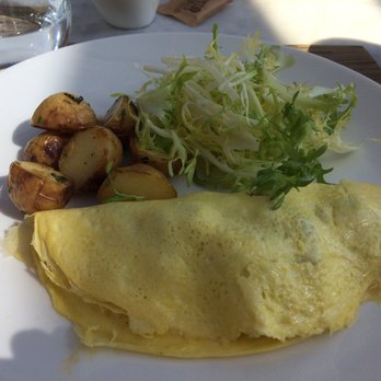 Jedediah Hawkins Inn - Asparagus, mushroom and gruyere cheese omelette with potatoes - Hotels Near Me - Jamesport, New York