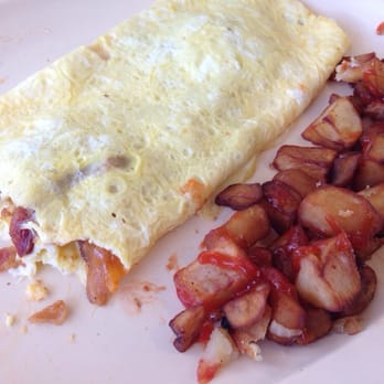 4 Corners Diner - Bacon Omelet with cheddar cheese with a side of Home Fries. - Diners Near Me - Atlantic Beach, North Carolina 4 Corners Diner - Bacon Omelet with cheddar cheese with a side of Home Fries. - Diners Near Me - Atlantic Beach, North Carolina