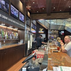 Flying Saucer - Nice place!! Great airport venue.