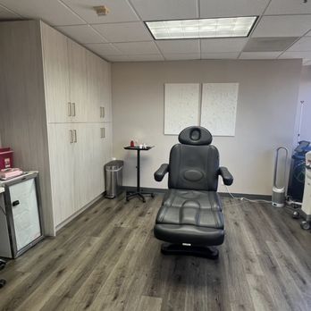 West Empire Aesthetics - Treatment room - Plastic Surgeons Near Me - Los Angeles, California West Empire Aesthetics - Treatment room - Plastic Surgeons Near Me - Los Angeles, California