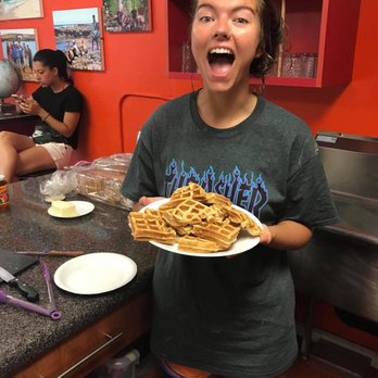 Seaside Hawaiian Hostel - Fantastic waffle morning! - Hostels Near Me - Honolulu, Hawaii Seaside Hawaiian Hostel - Fantastic waffle morning! - Hostels Near Me - Honolulu, Hawaii