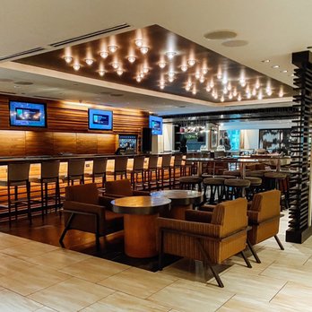 Hyatt Centric Chicago Magnificent Mile - Level Two Restaurant - Hotels Near Me - Chicago, Illinois