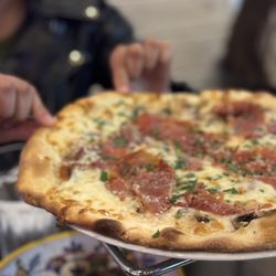 Brusketta Italian Caffe - Prosciutto E Funghi Pizza