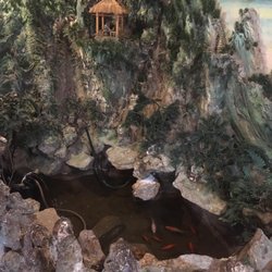 China House - Cool fish tank with traditional Chinese scenes