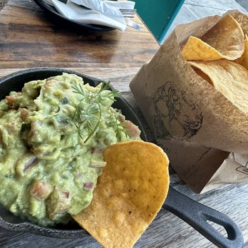 Las Catrinas Mexican Bar & Eatery - Guacamole - Cocktail Bars Near Me - Astoria, New York