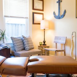 Living Well Family Chiropractic - Thompson Drop table