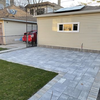 R.A.M. Landscape & Patio Design - Closer up of the patio portion - Landscaping Near Me - Chicago, Illinois R.A.M. Landscape & Patio Design - Closer up of the patio portion - Landscaping Near Me - Chicago, Illinois
