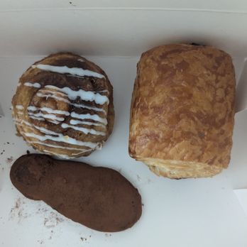 La Bonne Bouchee - Top left, going clockwise: Cinnamon roll, chocolate filled, mini croissant, choclate truffle - Bakeries Near Me - Saint Louis, Missouri La Bonne Bouchee - Top left, going clockwise: Cinnamon roll, chocolate filled, mini croissant, choclate truffle - Bakeries Near Me - Saint Louis, Missouri