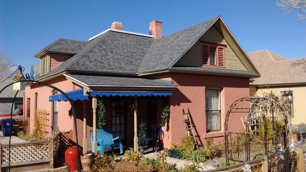 Complete Roofing Group Logo