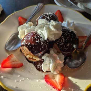 Figaro Bistrot - Profiteroles - French Near Me - Los Angeles, California Figaro Bistrot - Profiteroles - French Near Me - Los Angeles, California