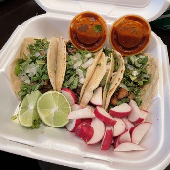 Taqueria Los Hornitos Mich - tacos with lime and radishes - Tacos Near Me Taqueria Los Hornitos Mich - tacos with lime and radishes - Tacos Near Me