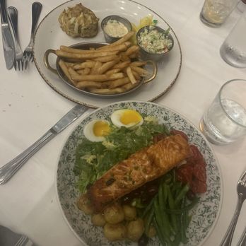 Old Ebbitt Grill - Grilled Salmon Salad Jumbo Lump Crab Cake - Bars Near Me - Washington, DC, District of Columbia Old Ebbitt Grill - Grilled Salmon Salad Jumbo Lump Crab Cake - Bars Near Me - Washington, DC, District of Columbia
