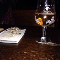 Irish Tavern - Triple Karmeliet et saucisson