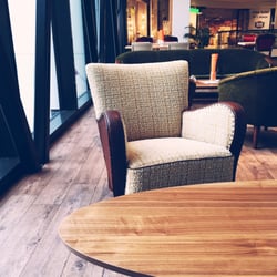 Smakeriet - Relax in a retro sofa while enjoying the best ice cream in Sandnes.