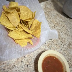 El Cazador - Chips and salsa