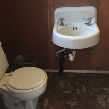 Lakeshore Resort - Cabin restroom - Resorts Near Me - Lakeshore, California