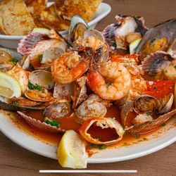 G's Boat House - Cioppino