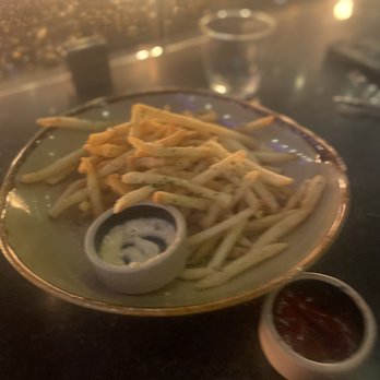 Flora Rooftop Bar - Appetizer garlic fries - Lounges Near Me - El Segundo, California Flora Rooftop Bar - Appetizer garlic fries - Lounges Near Me - El Segundo, California