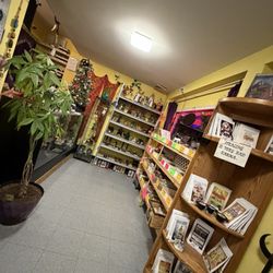 Botanica Spiritual House - Interior