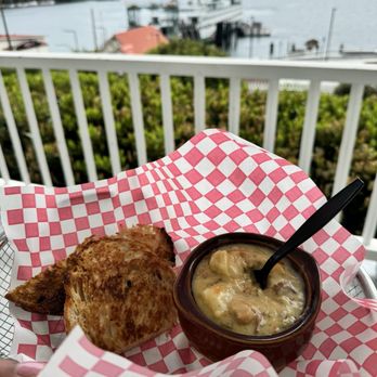 Orcas Hotel - Clam Chowder w/ Smoked Bacon & Sweet Corn - Hotels Near Me - Orcas, Washington