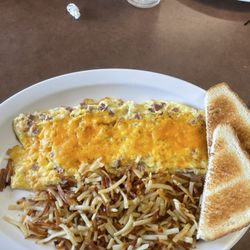 Skillet's Restaurant - Ham and cheese omelette