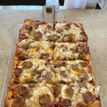 Andy's Pontoon Saloon - Pizzaaaaaa - Beer Gardens Near Me - Eagle River, Wisconsin