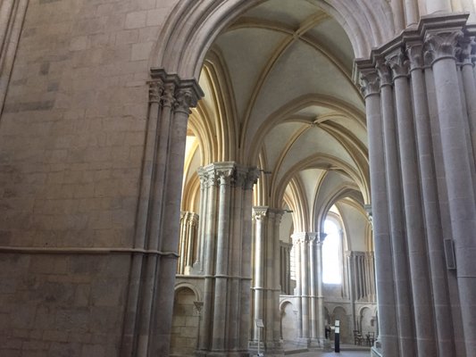 Basilique de Vézelay by null