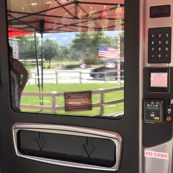 Copper Top BBQ - Vending machine with bbq meat. American flag reflection, but it's there. Pretty cool - Barbeque Near Me - Big Pine, California Copper Top BBQ - Vending machine with bbq meat. American flag reflection, but it's there. Pretty cool - Barbeque Near Me - Big Pine, California