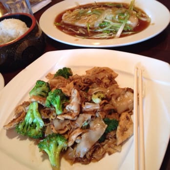 Pho Xinh - Steamed ginger fish and pad see lee - Vietnamese Near Me - Mount Laurel, New Jersey