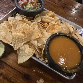 El Taco H - Warm salsa and chips and guacamole - Tacos Near Me - Denton, Texas El Taco H - Warm salsa and chips and guacamole - Tacos Near Me - Denton, Texas
