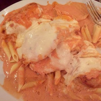Mama's - Chicken alla vodka after I already ate one piece of chicken! - Pizza Near Me - Copiague, New York