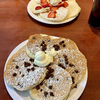 Eggs 'n Things - Waikiki Beach Eggspress - Breakfast & Brunch Near Me - Honolulu, Hawaii