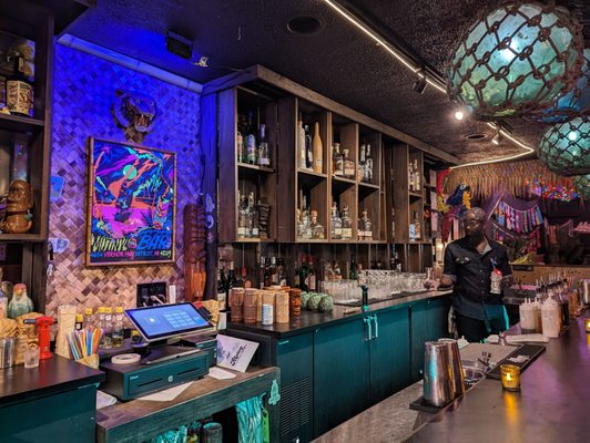 Mutiny Bar by null