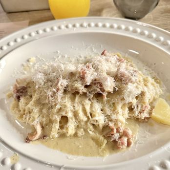 Rose Gose - Homemade Pasta Carbonara (20) - Wine Bars Near Me - Austin, Texas Rose Gose - Homemade Pasta Carbonara (20) - Wine Bars Near Me - Austin, Texas