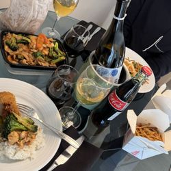 China Star II - Fried Chicken Wings, Vegatable Lo Mein with Chicken and Brocoli
