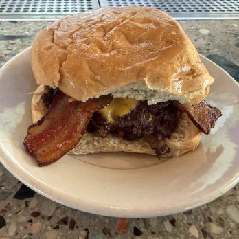 The Parlay - The Smash Burger with bacon - Cupcakes Near Me - Wailuku, Hawaii The Parlay - The Smash Burger with bacon - Cupcakes Near Me - Wailuku, Hawaii