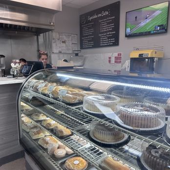 Cakeland Bakery - Desserts and cakes - Bakeries Near Me - Miami, Florida
