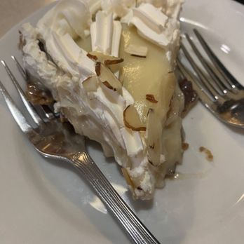 Zippy's Kahului - Banana Cream Pie - Yummy! - Fast Food Near Me - Kahului, Hawaii Zippy's Kahului - Banana Cream Pie - Yummy! - Fast Food Near Me - Kahului, Hawaii