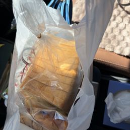 Bought half loaf of bread , gave me 2 pastries for free