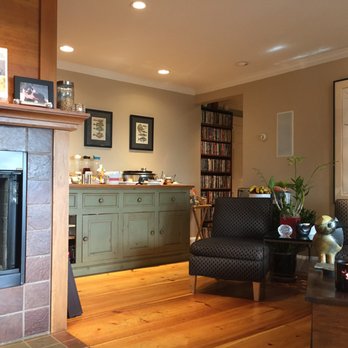 Aerie House - Around the corner from the breakfast bar, ample seating awaits - Hotels Near Me - Provincetown, Massachusetts Aerie House - Around the corner from the breakfast bar, ample seating awaits - Hotels Near Me - Provincetown, Massachusetts