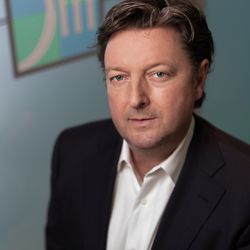 Jochen P. Pechak, DDS MSD - Dr Jochen Pechak Board Certified Diplomate Periodontist has placed over 10,000 successful implants over 27 years, your in great hands.