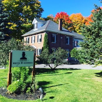 Auberge Nuits de St-Georges - Bed & Breakfast Near Me - Bromont, Quebec Auberge Nuits de St-Georges - Bed & Breakfast Near Me - Bromont, Quebec