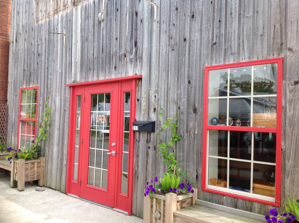 THE GLASS STUDIO Updated September 2024 217 Adams St, Berea